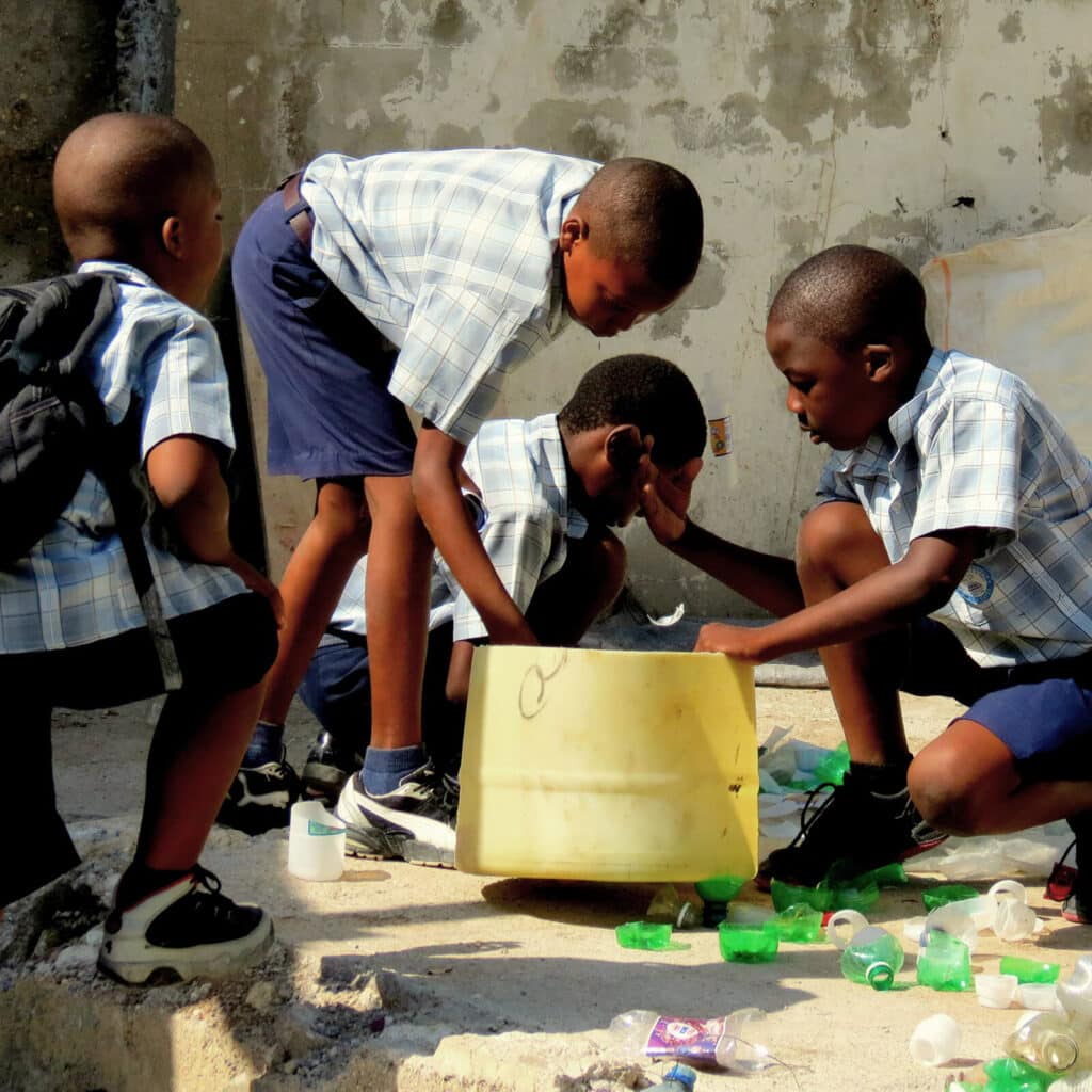 RAB_GALLERY School kids learn how plastic is cut