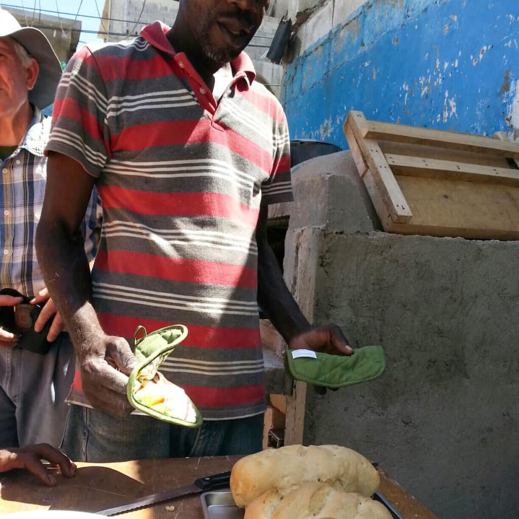 RAB_GALLERY Vanol pulls bread out of the oven